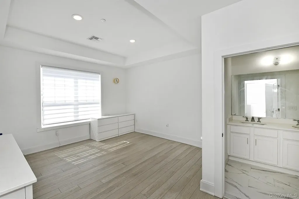 416 White Rose Lane East Meadow NY 11554