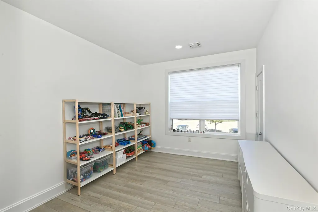 416 White Rose Lane East Meadow NY 11554