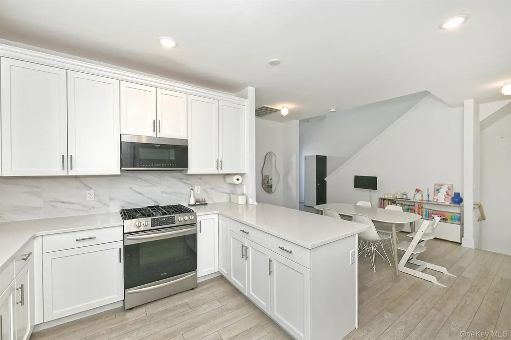 416 White Rose Lane East Meadow NY 11554