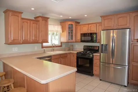 169 N Magnolia Street Pearl River NY 10965
