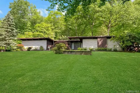 65 Holly Place Briarcliff Manor NY 10510