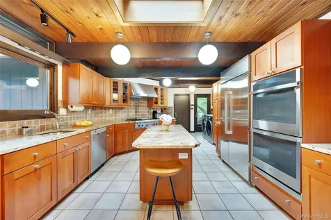 65 Holly Place Briarcliff Manor NY 10510