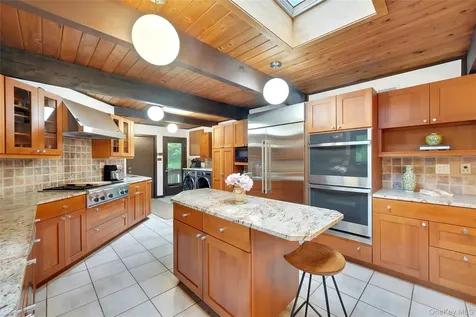 65 Holly Place Briarcliff Manor NY 10510