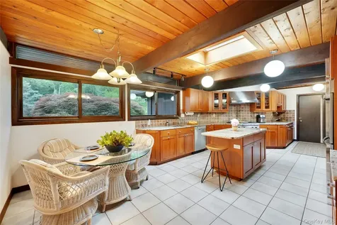 65 Holly Place Briarcliff Manor NY 10510