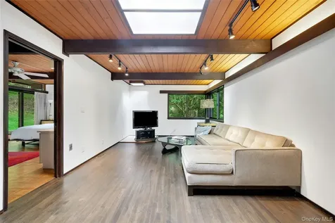 65 Holly Place Briarcliff Manor NY 10510