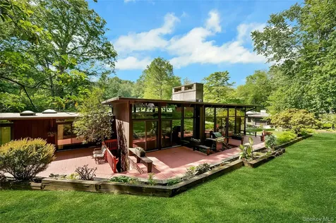 65 Holly Place Briarcliff Manor NY 10510