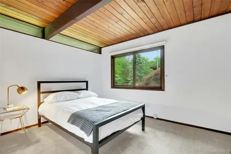 65 Holly Place Briarcliff Manor NY 10510