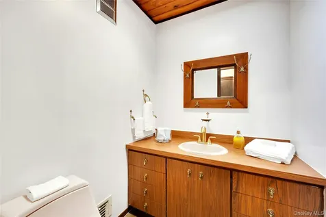 65 Holly Place Briarcliff Manor NY 10510