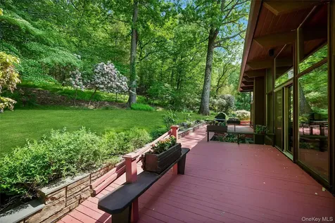 65 Holly Place Briarcliff Manor NY 10510