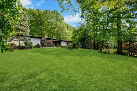 65 Holly Place Briarcliff Manor NY 10510