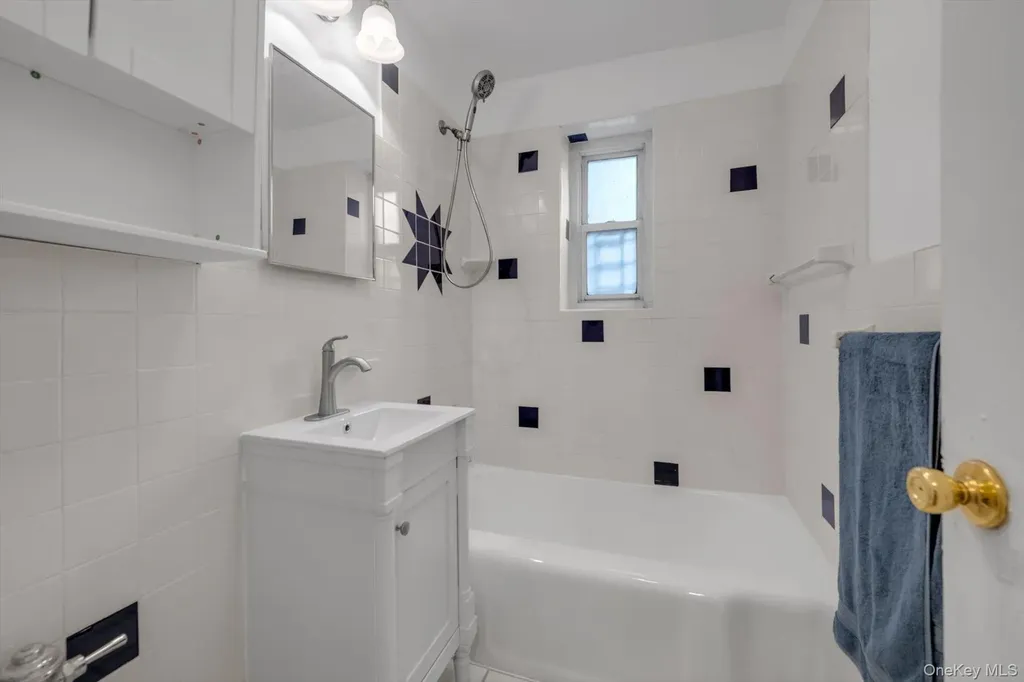 111-01 66th Road Forest Hills NY 11375