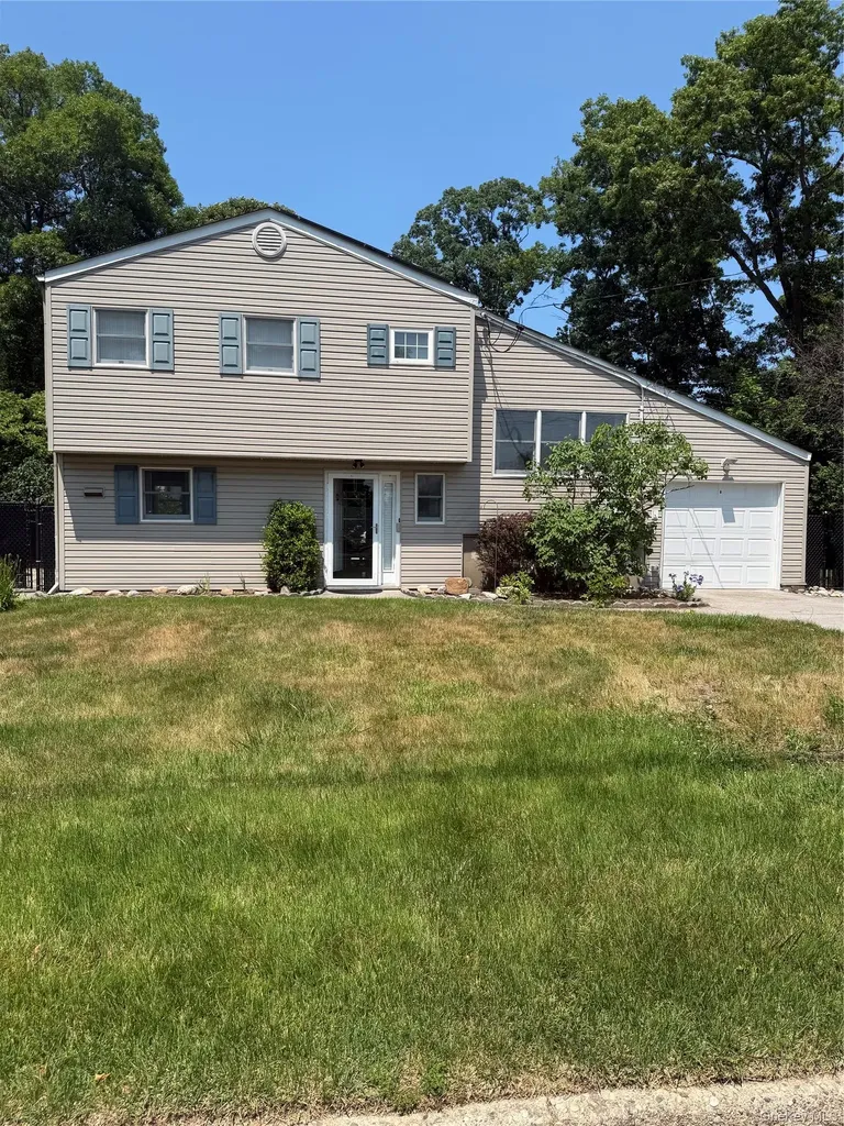 19 Estates Lane Shoreham NY 11786