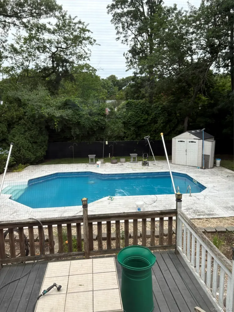 19 Estates Lane Shoreham NY 11786