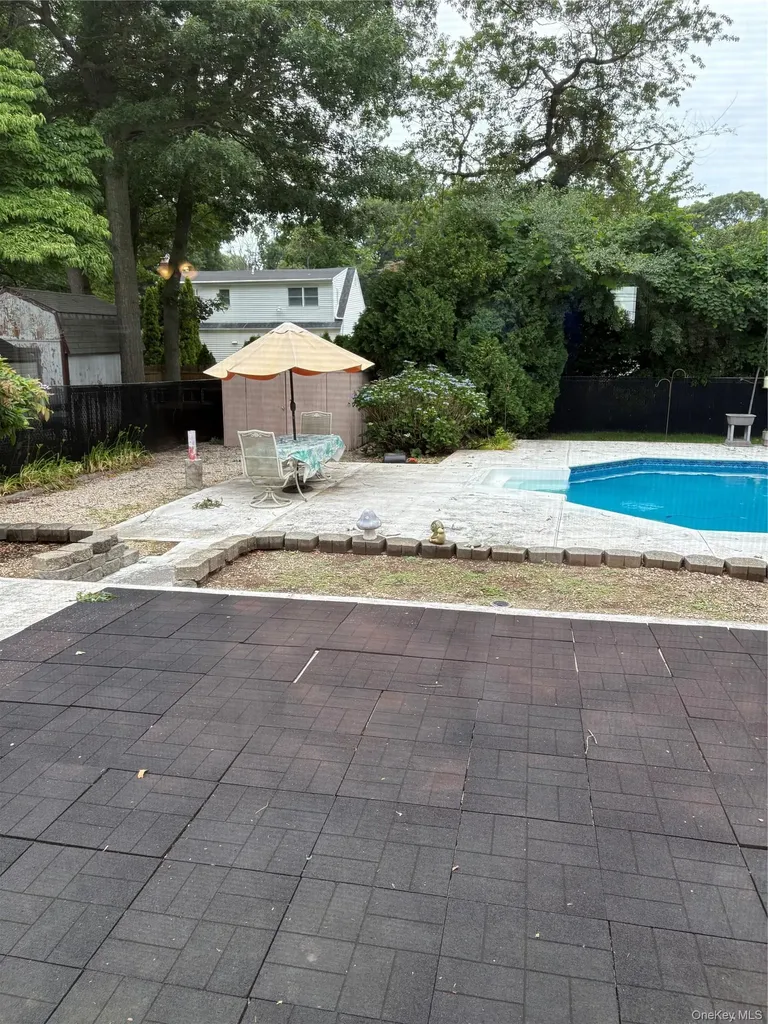 19 Estates Lane Shoreham NY 11786