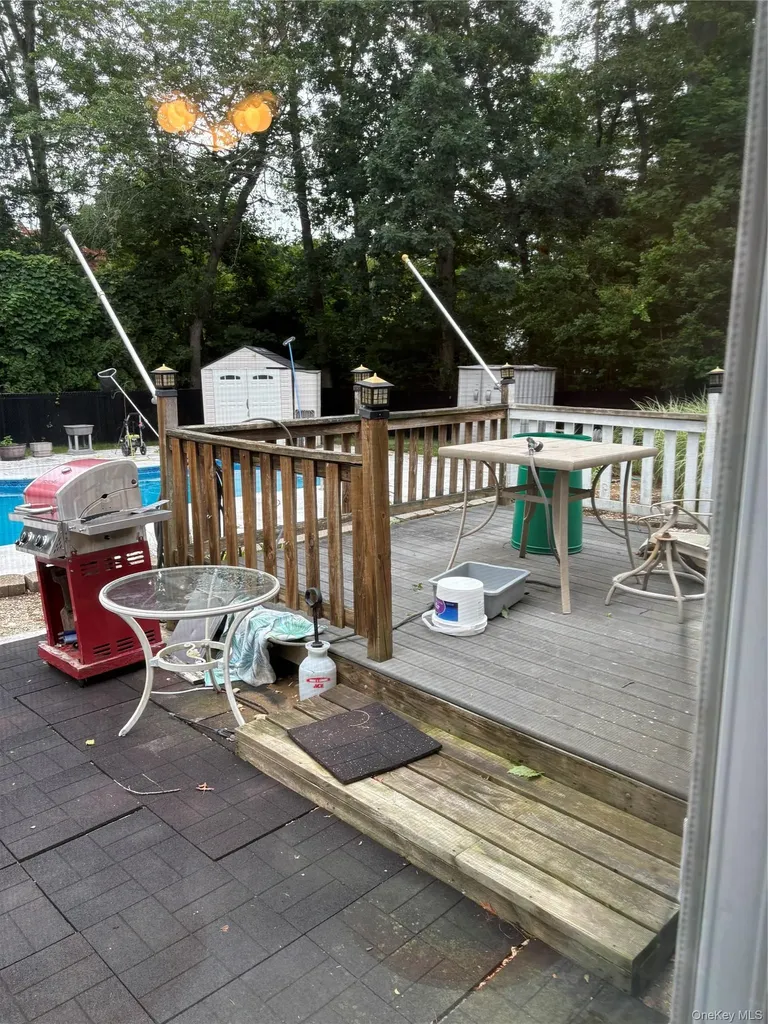 19 Estates Lane Shoreham NY 11786