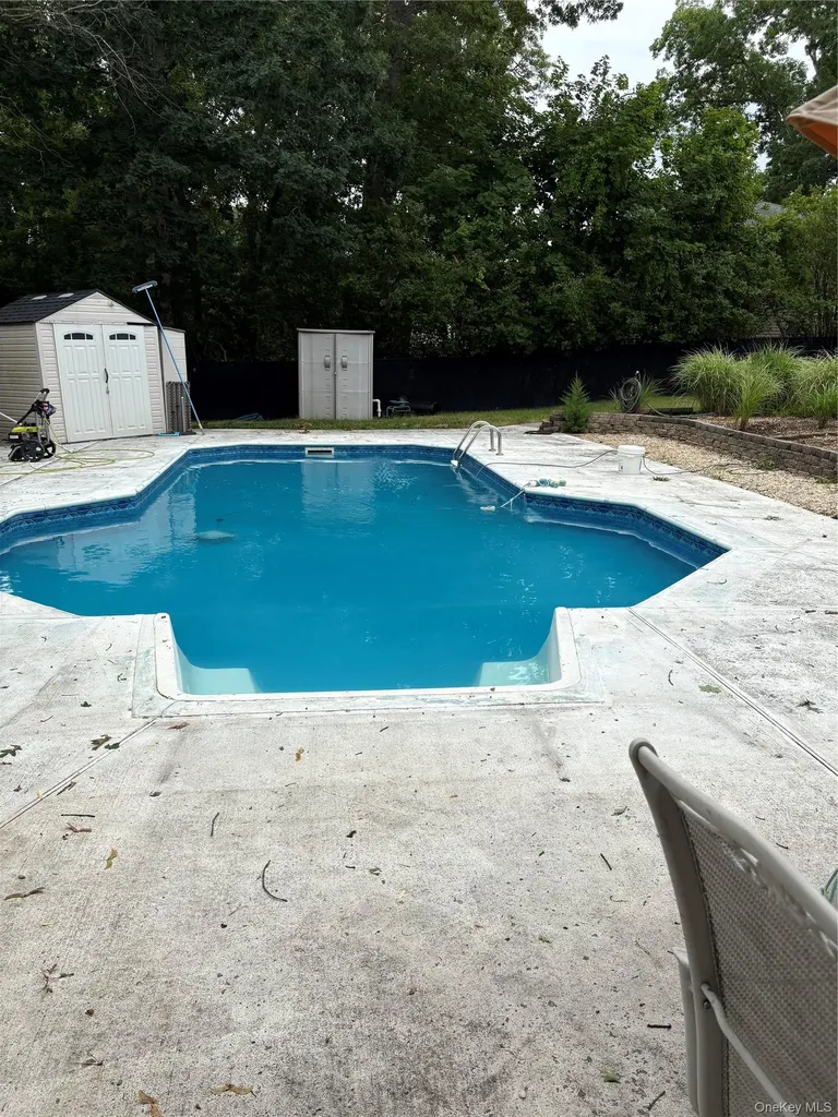 19 Estates Lane Shoreham NY 11786