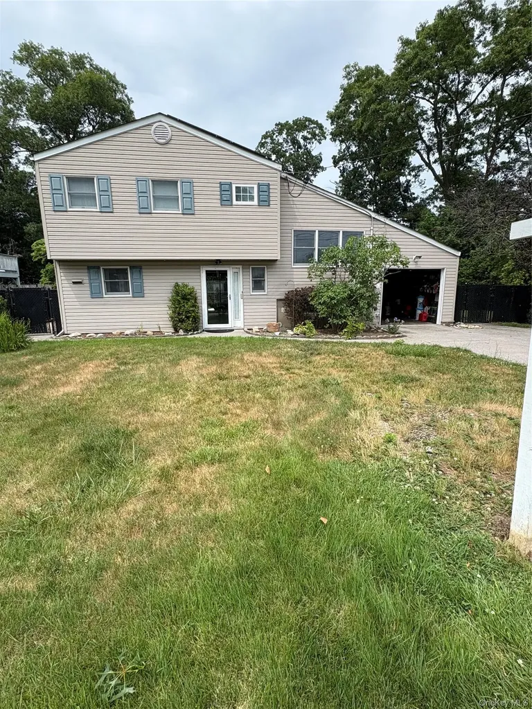 19 Estates Lane Shoreham NY 11786