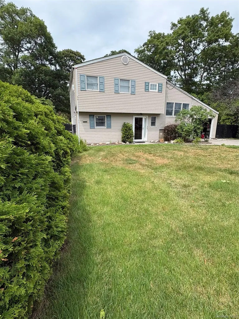 19 Estates Lane Shoreham NY 11786