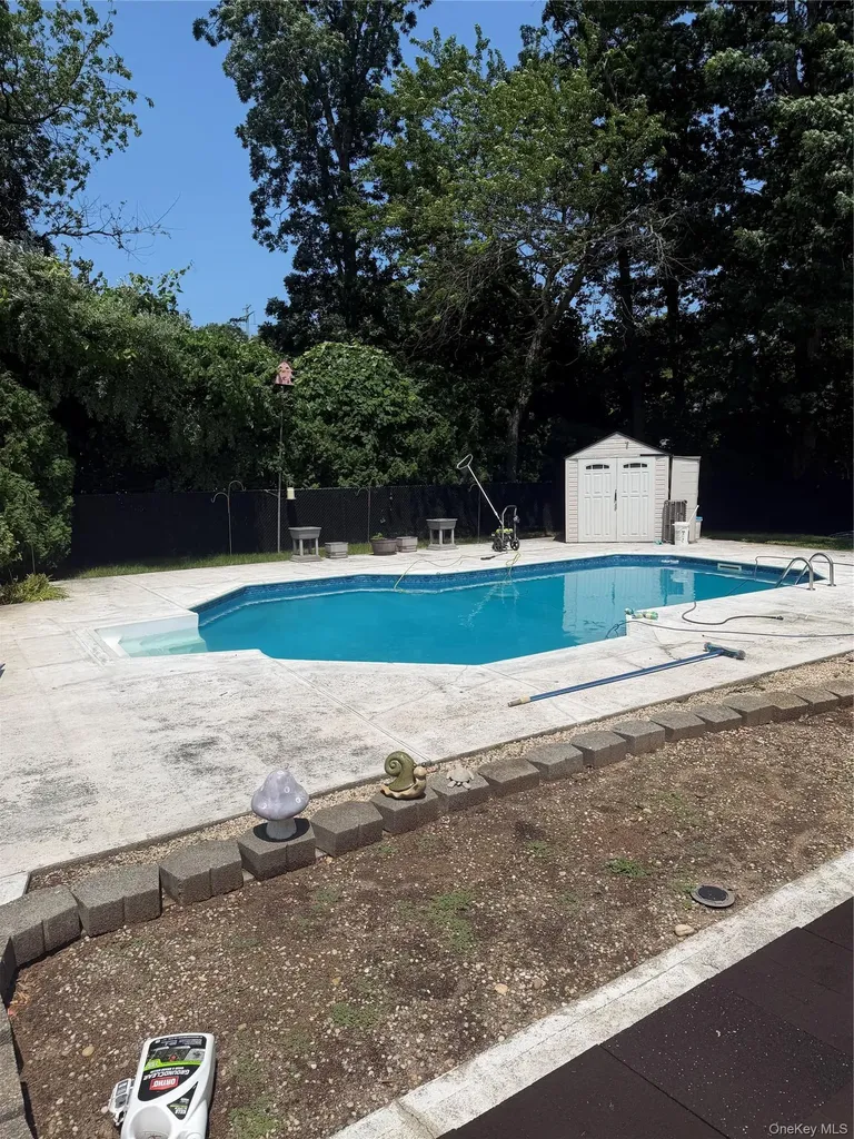 19 Estates Lane Shoreham NY 11786