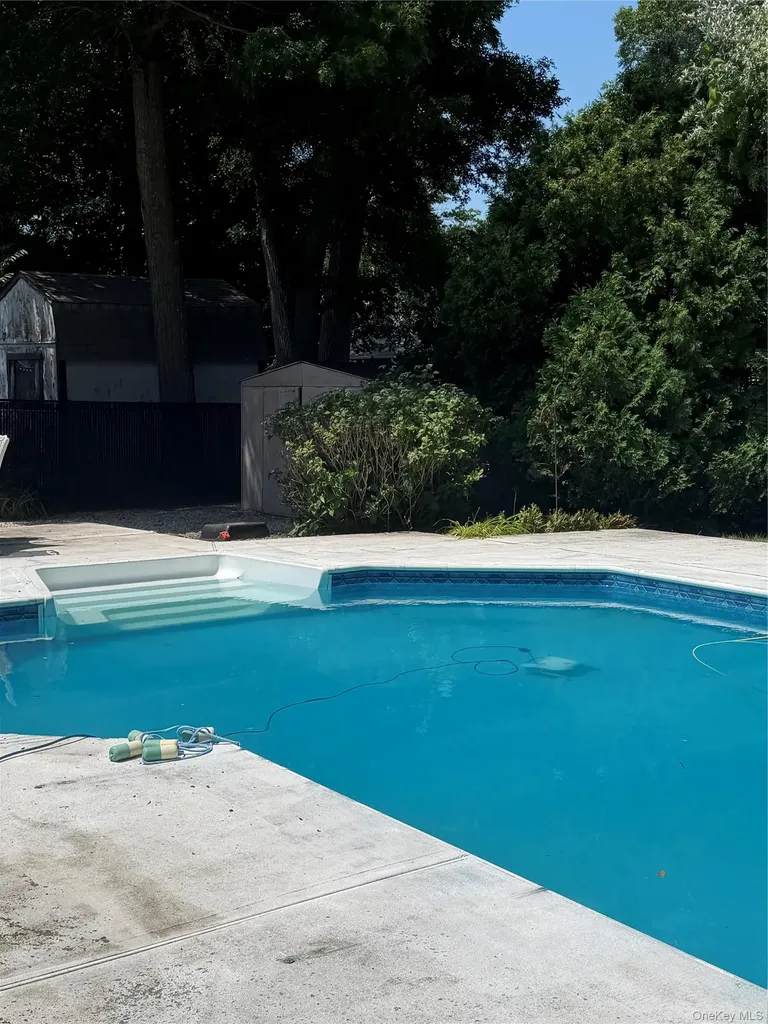 19 Estates Lane Shoreham NY 11786