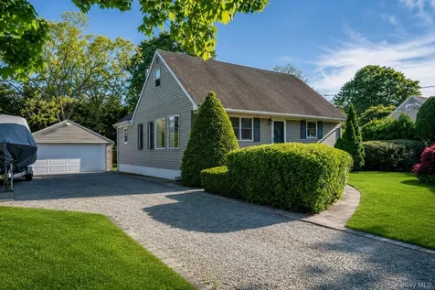 986 Karshick Street Bohemia NY 11716