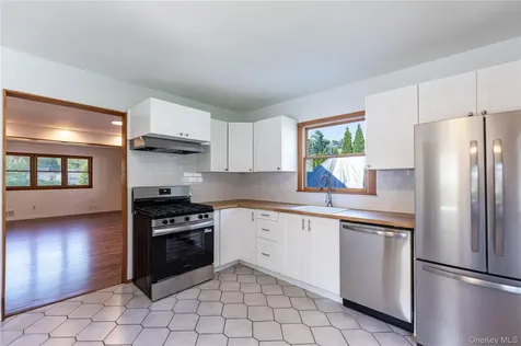 986 Karshick Street Bohemia NY 11716