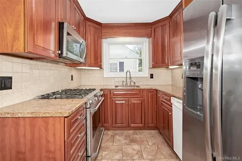 121 Parkview Place Mount Kisco NY 10549