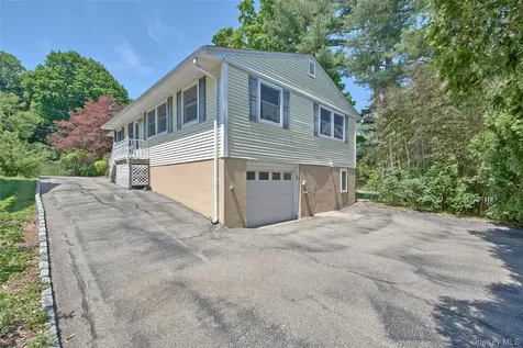 121 Parkview Place Mount Kisco NY 10549