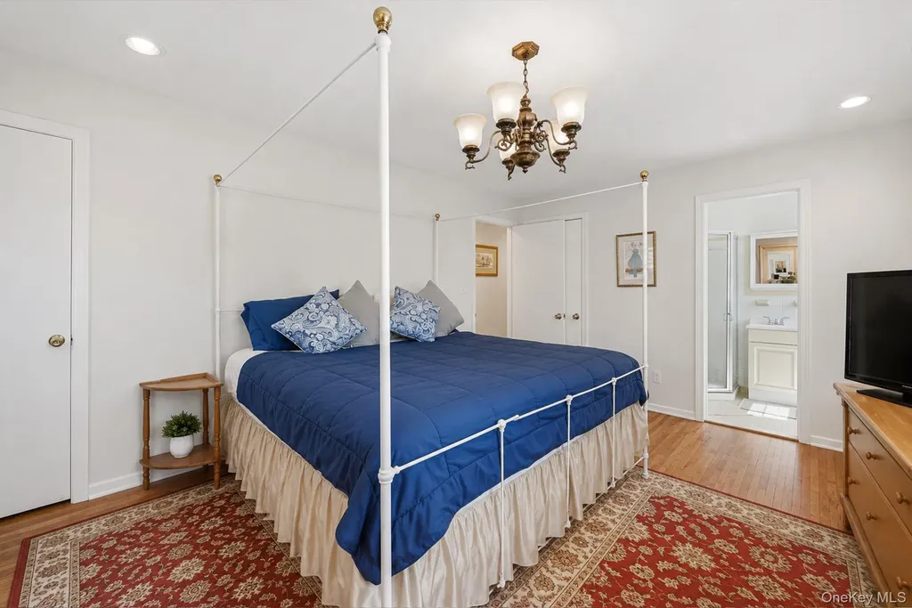 2 Rainbow Lane East Moriches NY 11940