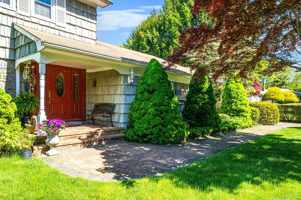2 Rainbow Lane East Moriches NY 11940