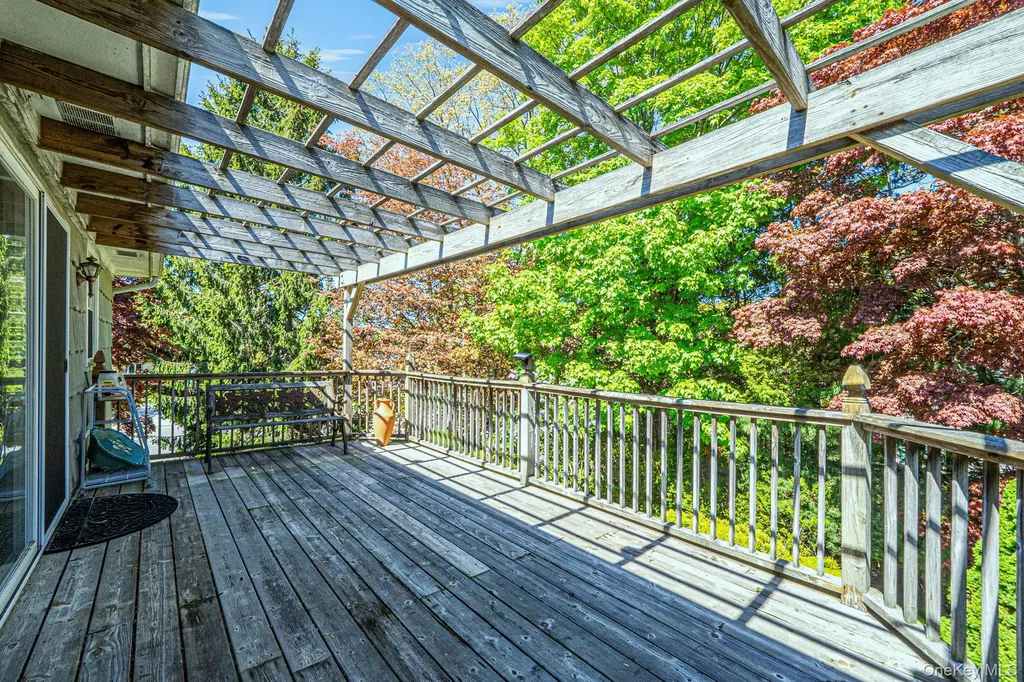 2 Rainbow Lane East Moriches NY 11940