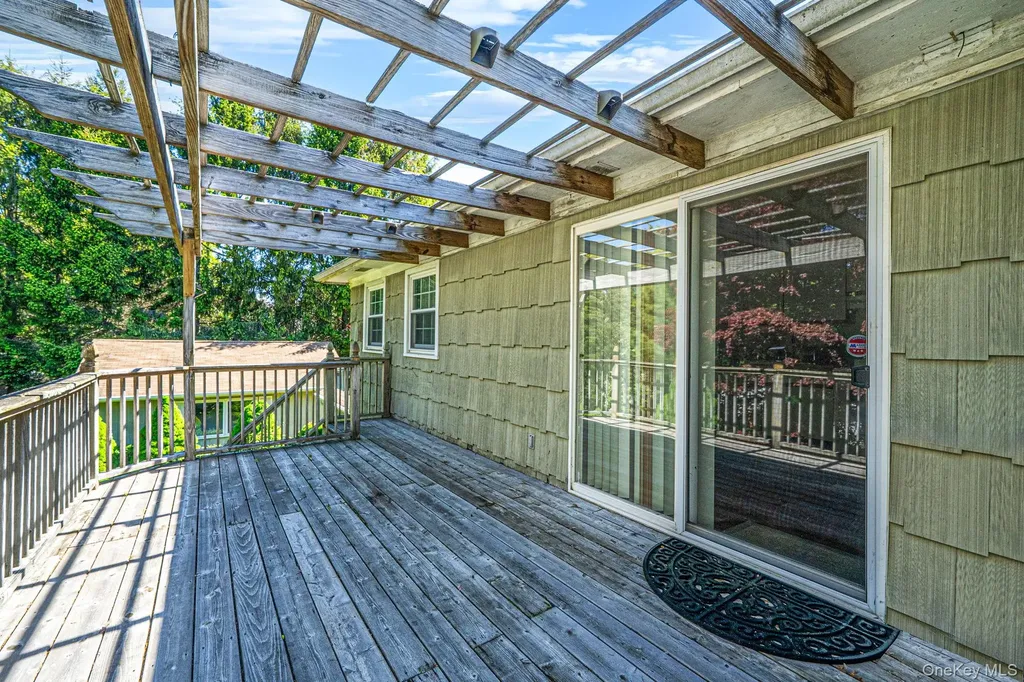 2 Rainbow Lane East Moriches NY 11940