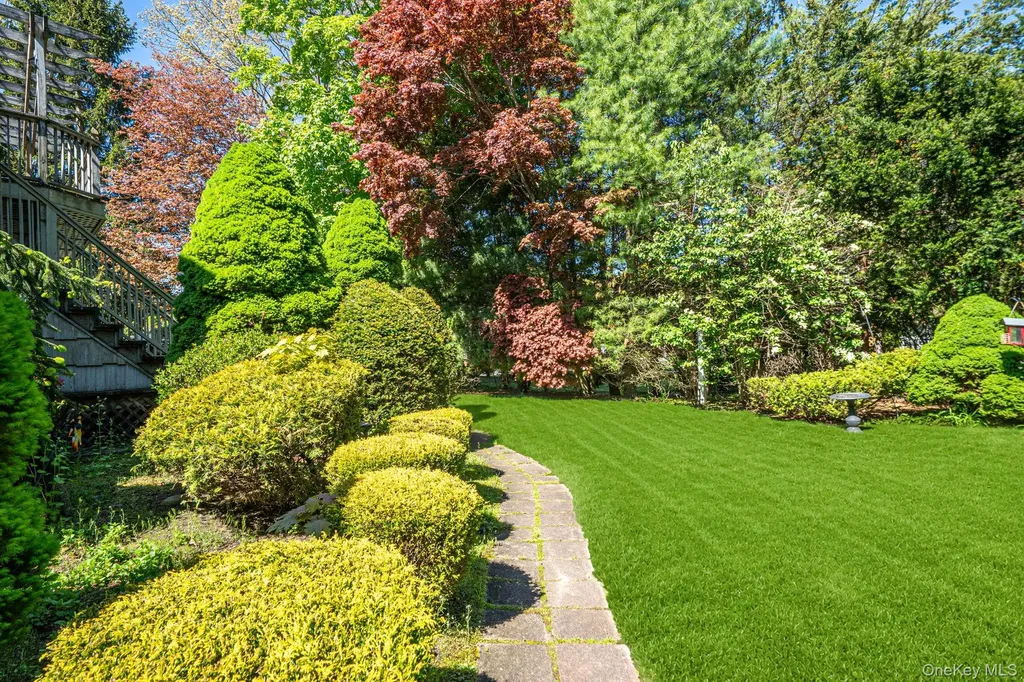 2 Rainbow Lane East Moriches NY 11940