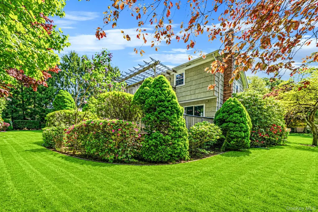 2 Rainbow Lane East Moriches NY 11940