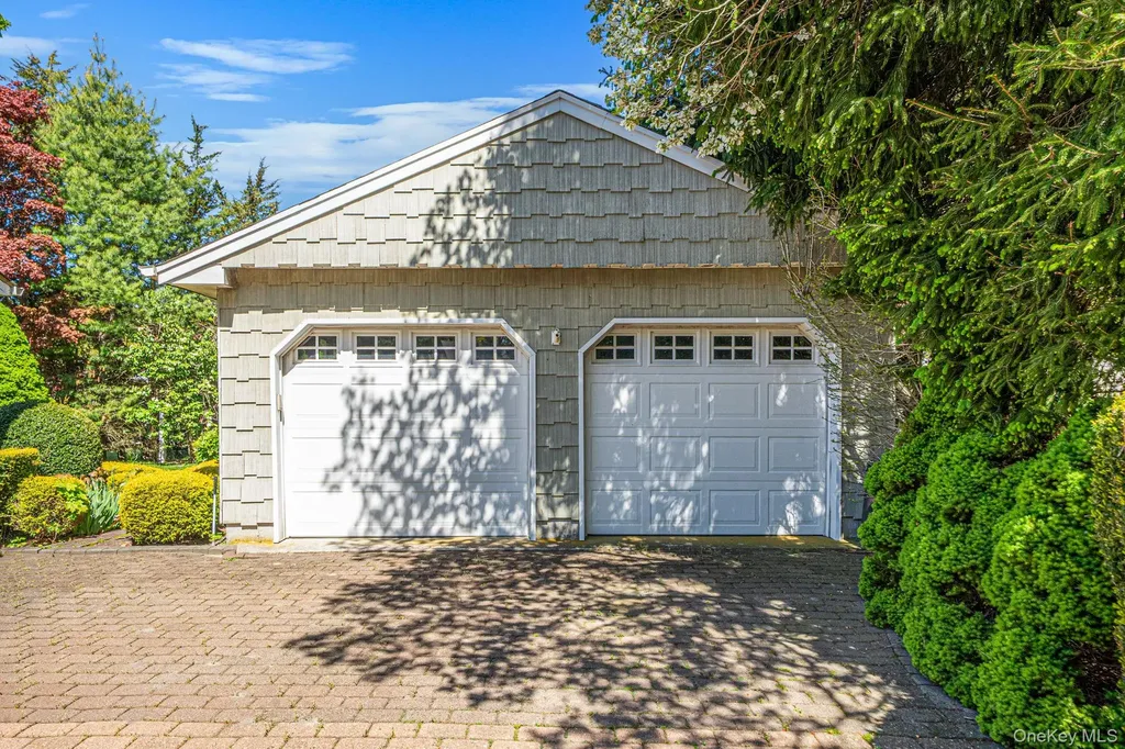 2 Rainbow Lane East Moriches NY 11940