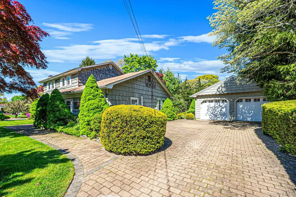 2 Rainbow Lane East Moriches NY 11940