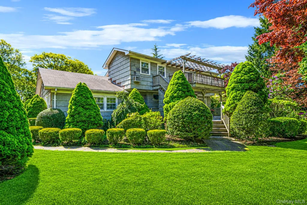 2 Rainbow Lane East Moriches NY 11940