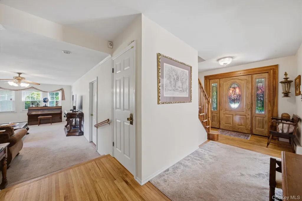 2 Rainbow Lane East Moriches NY 11940
