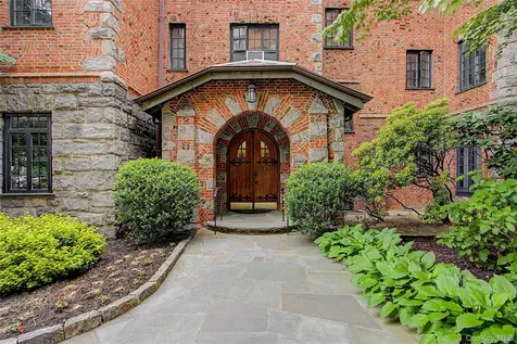 45 W Pondfield Road Bronxville NY 10708