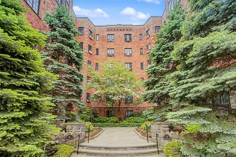 45 W Pondfield Road Bronxville NY 10708