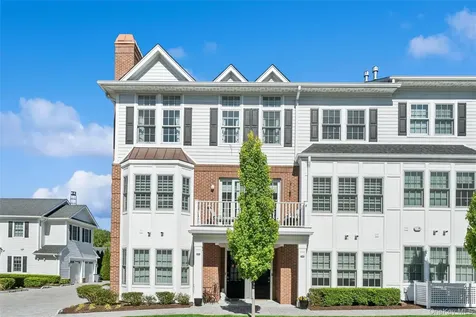 1001 Mill Creek N Roslyn NY 11576