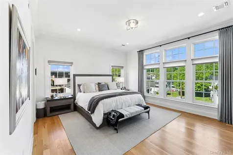 1001 Mill Creek N Roslyn NY 11576