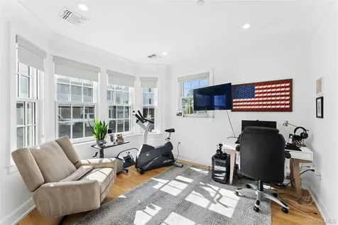 1001 Mill Creek N Roslyn NY 11576