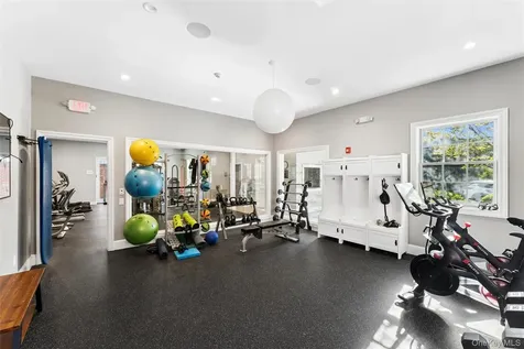 1001 Mill Creek N Roslyn NY 11576