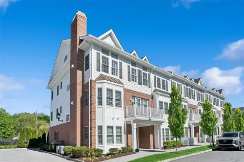 1001 Mill Creek N Roslyn NY 11576