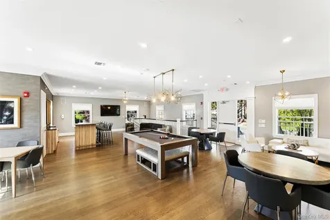 1001 Mill Creek N Roslyn NY 11576