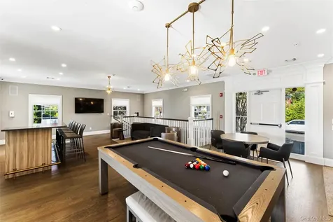 1001 Mill Creek N Roslyn NY 11576