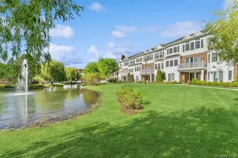 1001 Mill Creek N Roslyn NY 11576