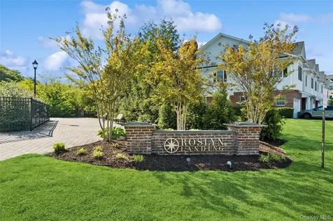 1001 Mill Creek N Roslyn NY 11576