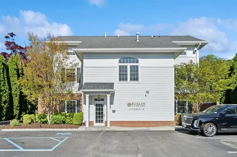 1001 Mill Creek N Roslyn NY 11576
